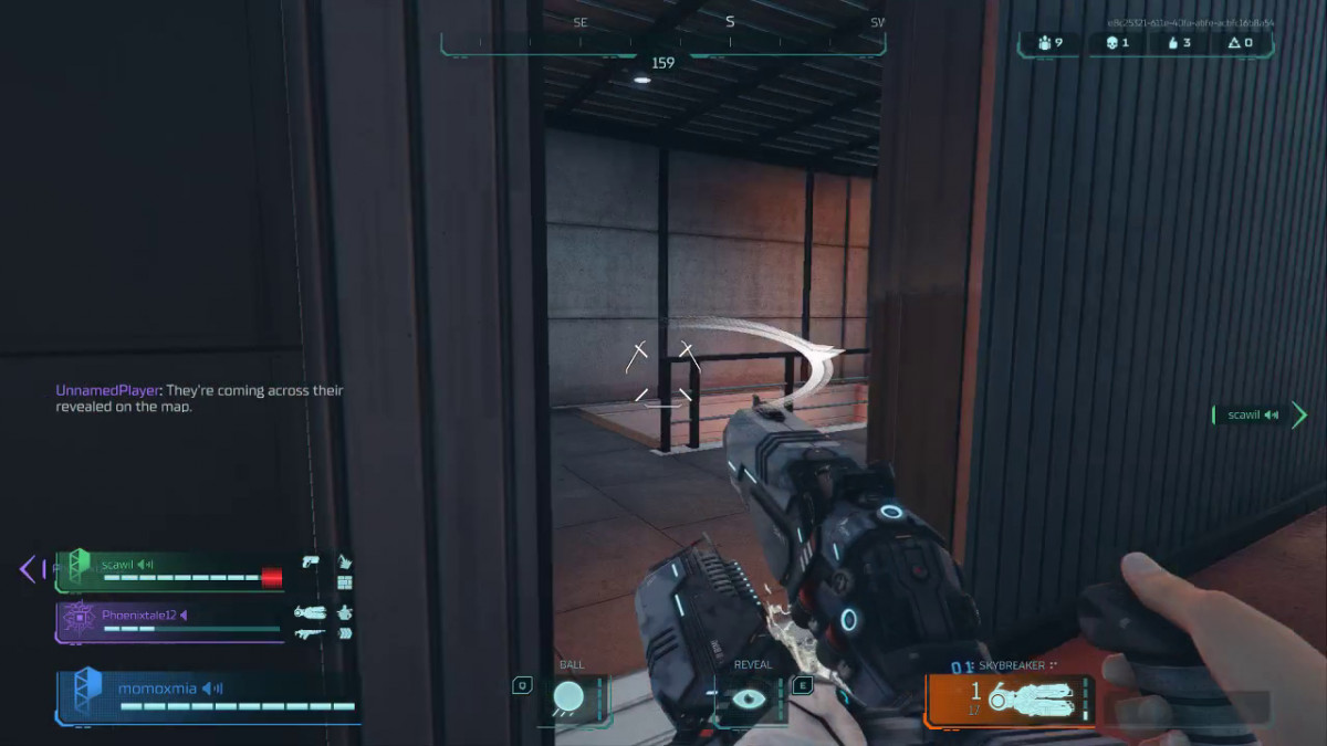 Around the crosshairs at the center of the screen, two white directional indicators point to the right. Around the crosshairs at the center of the screen, two white directional indicators point to the right.