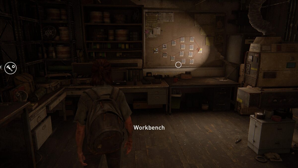 The hideout in No Return mode. The aiming reticle, shaped as a circle, points towards the workbench.